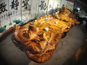 黄金樟树根雕茶桌的相关图片